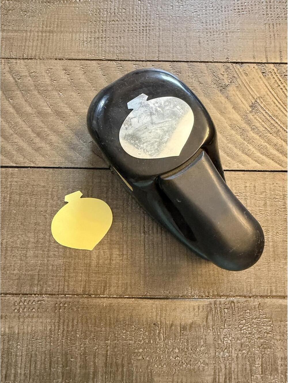 Stampin’ Up ornament shape punch